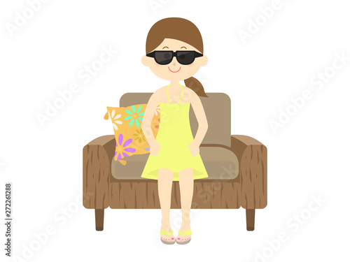 リゾートソファに座る女性のイラスト