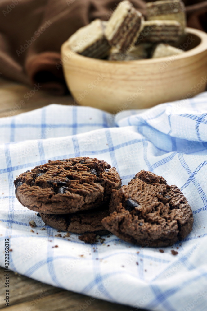 Fototapeta premium Cookie chocolate chips on blue linen