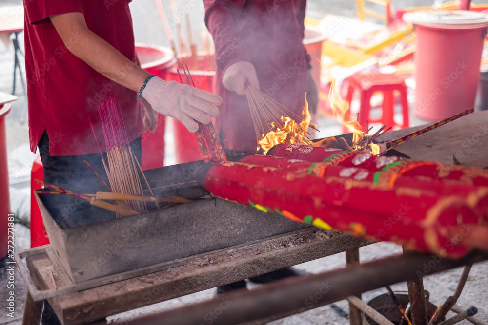 Obraz premium HONG KONG, April 18 2019 : People light the incense at Che Kung temple, Che Kung temple is famous tourist attraction.