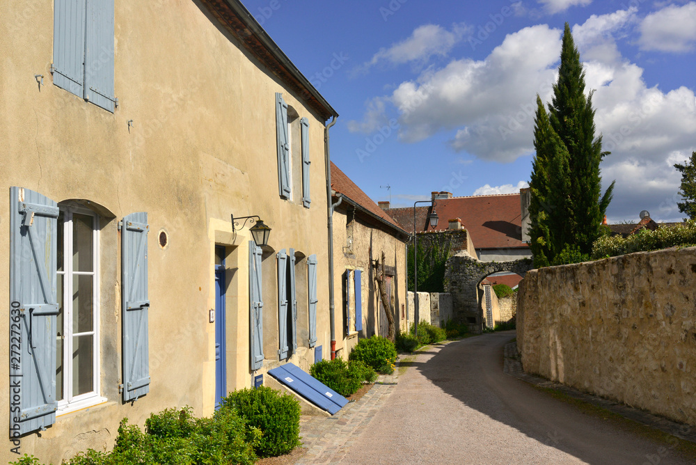 Rue du palais à Verneuil-en-Bourbonnais (03500), département de l'Allier en région Auvergne-Rhône-Alpes, France