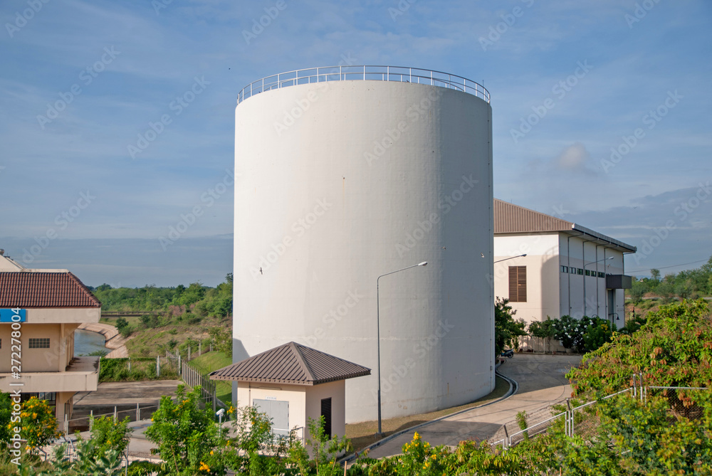Water tank for electricity production
