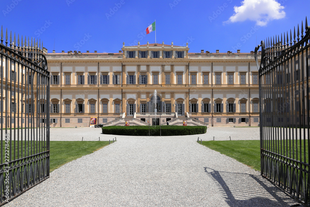 villa reale con fontana e bandiera italiana a monza in italia, royal villa with fountain and italian flag in monza city in italy 