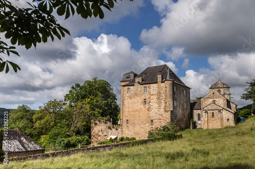 Lissac sur couze (Corrèze, France) - Château de Lissac et église Saint-Pierre photo