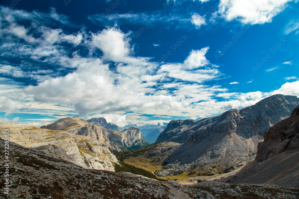 Obraz premium The beautiful Fanes plan in the Fanes-Sennes-Braies natural park