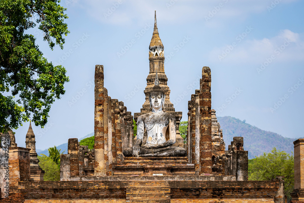 Fototapeta premium Buddhist temple in Sukhothai historical park, Thailand