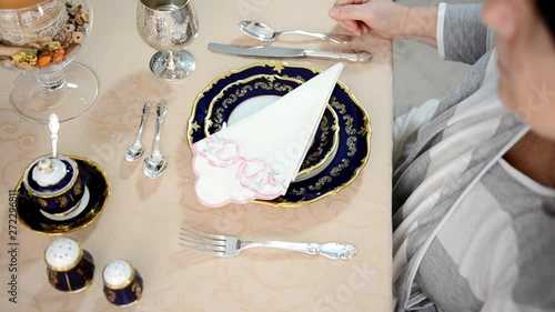Woman with a psychological disorder steals silver cutlery in a restaurant. She suffers from kleptomania.