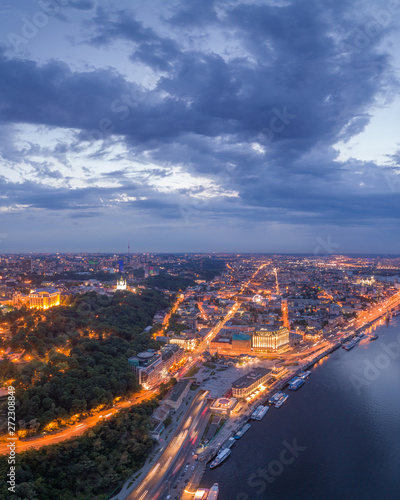 Fototapeta Naklejka Na Ścianę i Meble -  Kiev night city , Ukraine