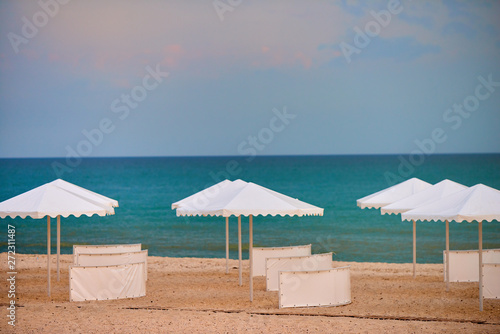 Fototapeta Naklejka Na Ścianę i Meble -  Sun umbrellas on the sandy seashore