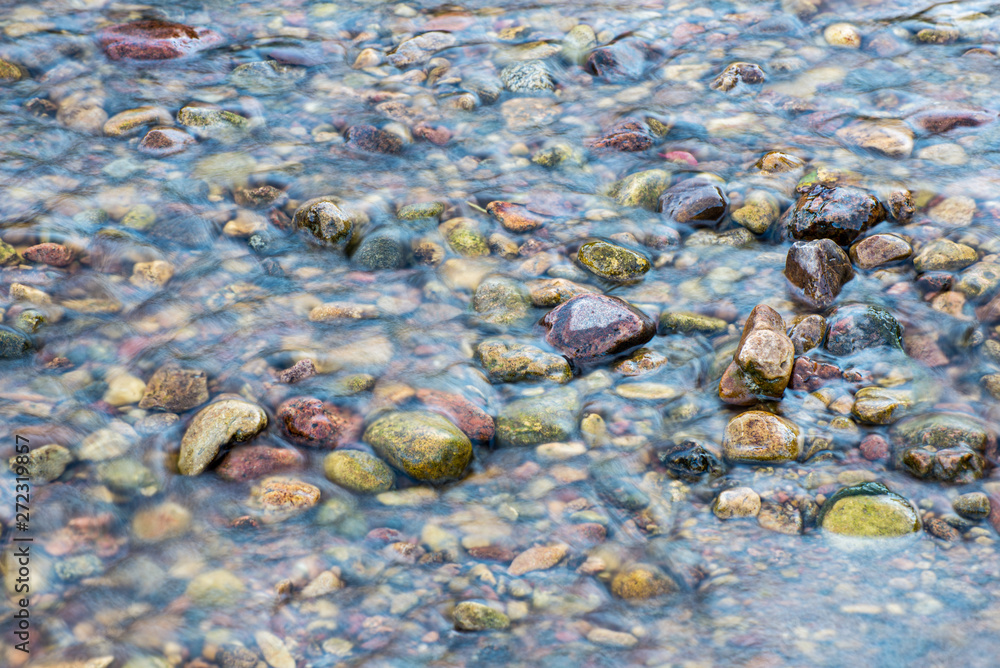 water texture with reflections and rocks on the bottom of stream Stock ...