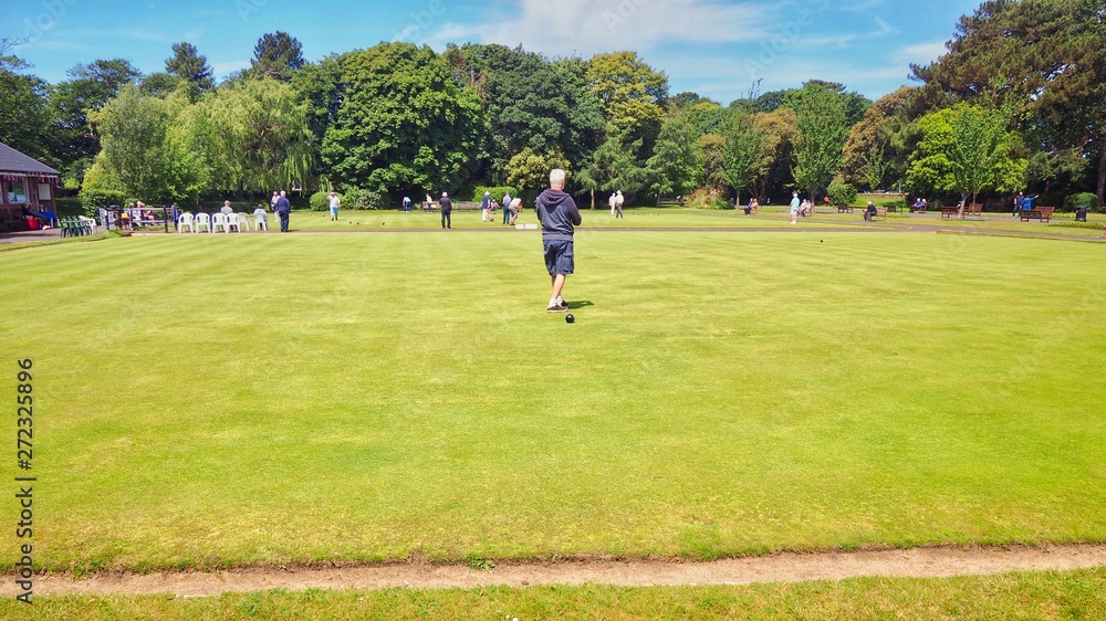 young man playing golf young man playing golf