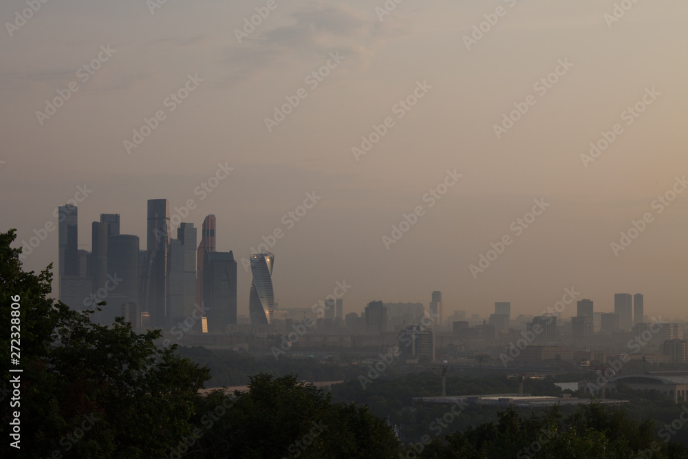 Obraz premium Panorama Moskwy w Rosji latem o świcie