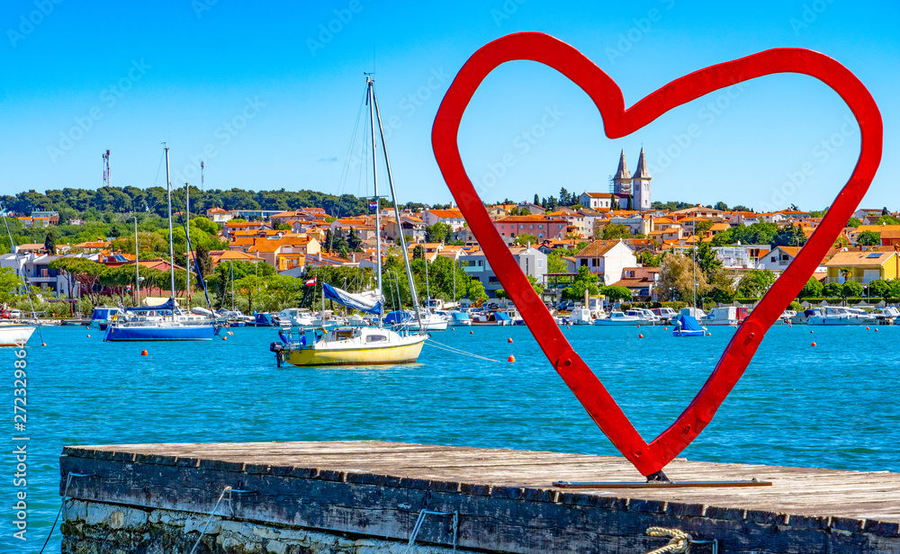 Hafenszene mit Herz,Medulin, Istrien, Kroatien