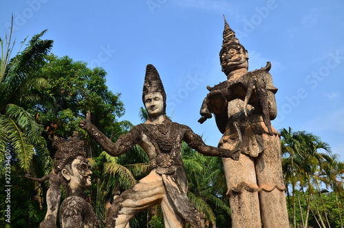 ラオスの首都のビエンチャン　ブッタパークと呼ばれる寺院のワットシェンクアン　奇妙な形の仏像や彫刻 photo