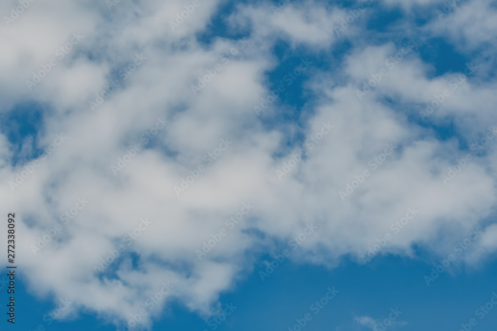 Obraz premium Blue sky background with white clouds
