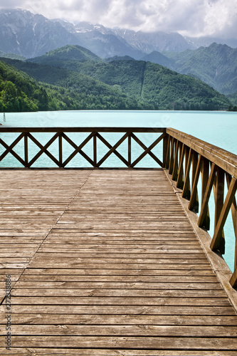 Fototapeta Naklejka Na Ścianę i Meble -  Ambiente terrazza sul lago