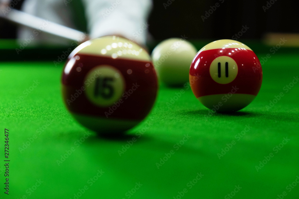 Close-up photos, playing billiard balls, various numbers, stabbing the ball, numbers and green ground Close-up photos, playing billiard balls, various numbers, stabbing the ball, numbers and green ground