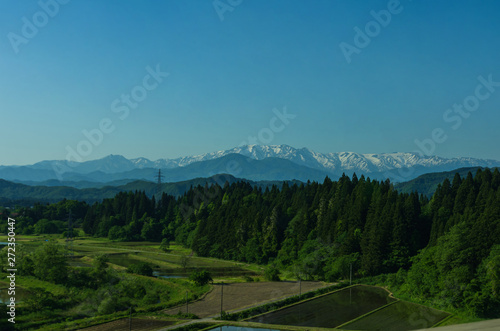 日本の風景・高速道路から見える山並み