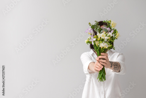 Woman with beautiful freesi...