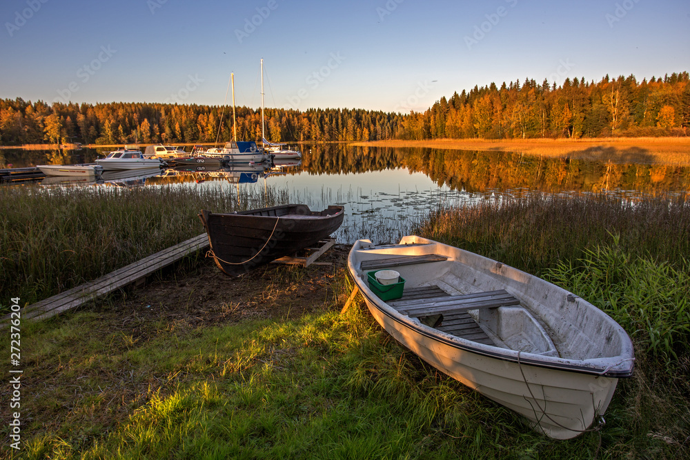 Finlandia -  boat on the lake