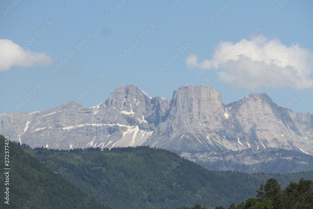 Photography showing the Alps mountain from the Monteynard village