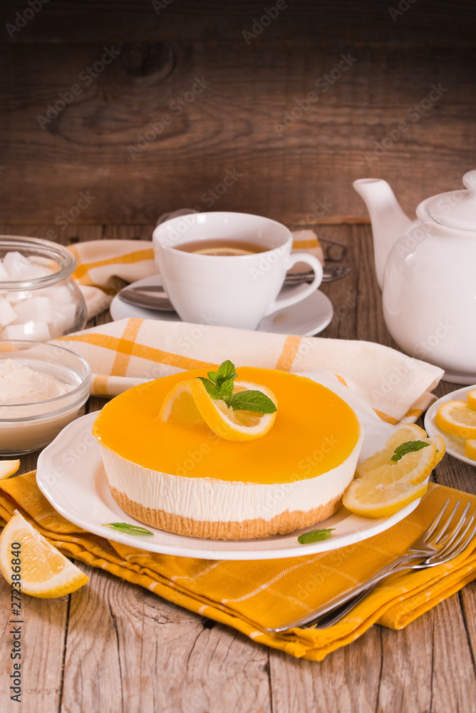 Lemon and mascarpone cheesecake. Lemon and mascarpone cheesecake.