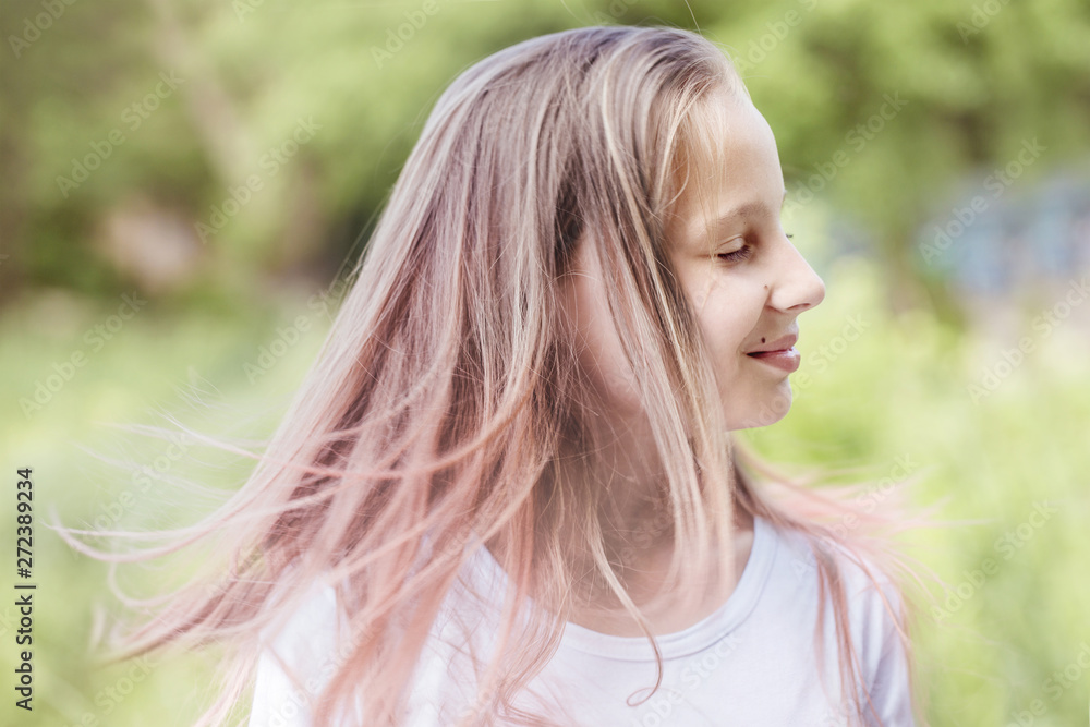 Naklejka premium Happy girl with ash-pink hair