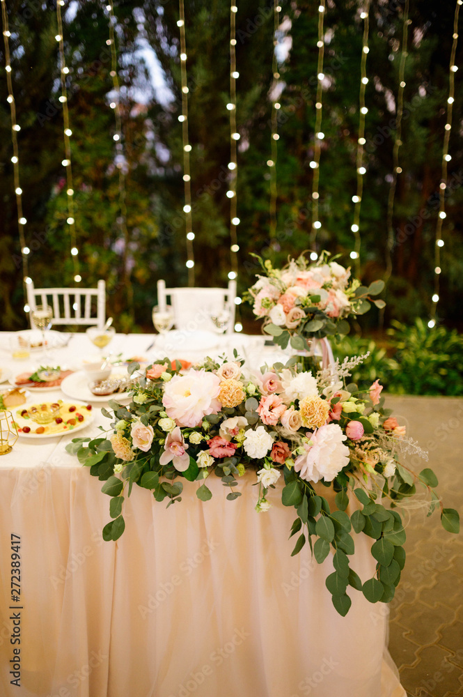 Fototapeta premium decoration of the banquet hall on the wedding day