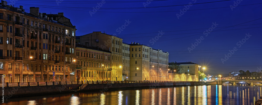 Fototapeta premium Night view of the Fontanka river embankment in St. Petersburg