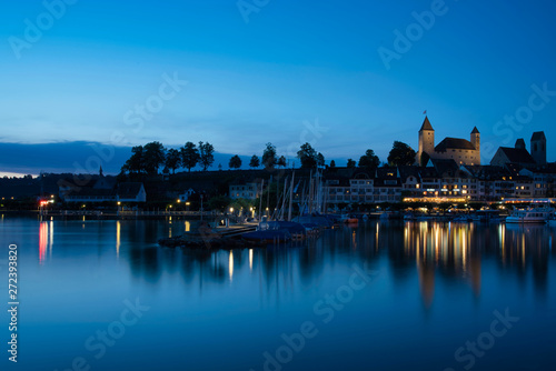 Obraz na płótnie Rapperswil und sein Schloss w salonie