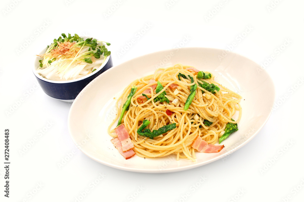 菜の花とベーコンのペペロンチーノと大根サラダ 菜の花とベーコンのペペロンチーノと大根サラダ