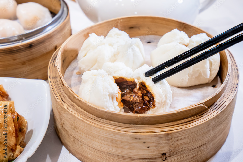 Φωτογραφία Delicious dim sum, famous cantonese food in asia - Fresh and hot Cha Siu Bao, BB