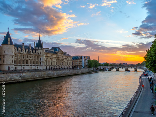 Colorful Sunset over the Seine River © goodman_ekim