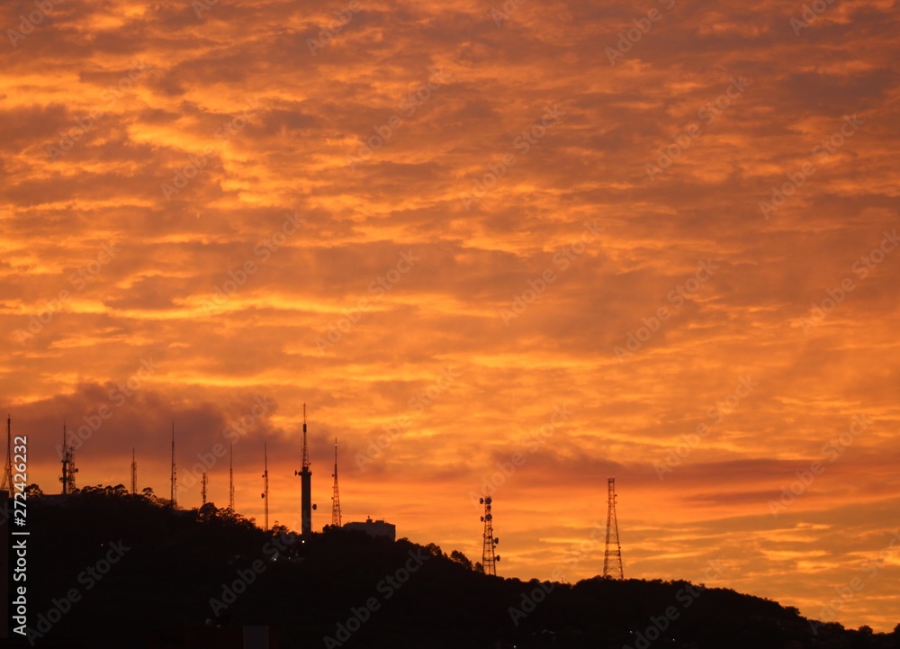 Nascer do sol no Morro da Cruz, cidade de Florianópolis, estado de Santa Catarina, Brasil