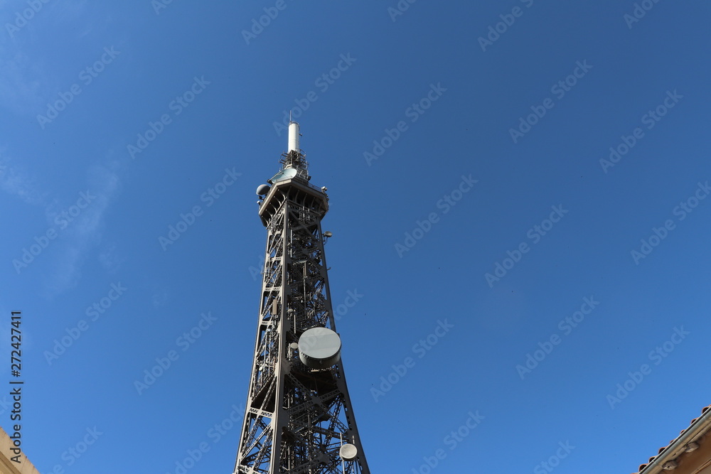 Ville de Lyon - La tour métallique de Fourvière qui mesure 85 mètres de hauteur et est le point le plus haut de la ville de lyon, inaugurée en 1894