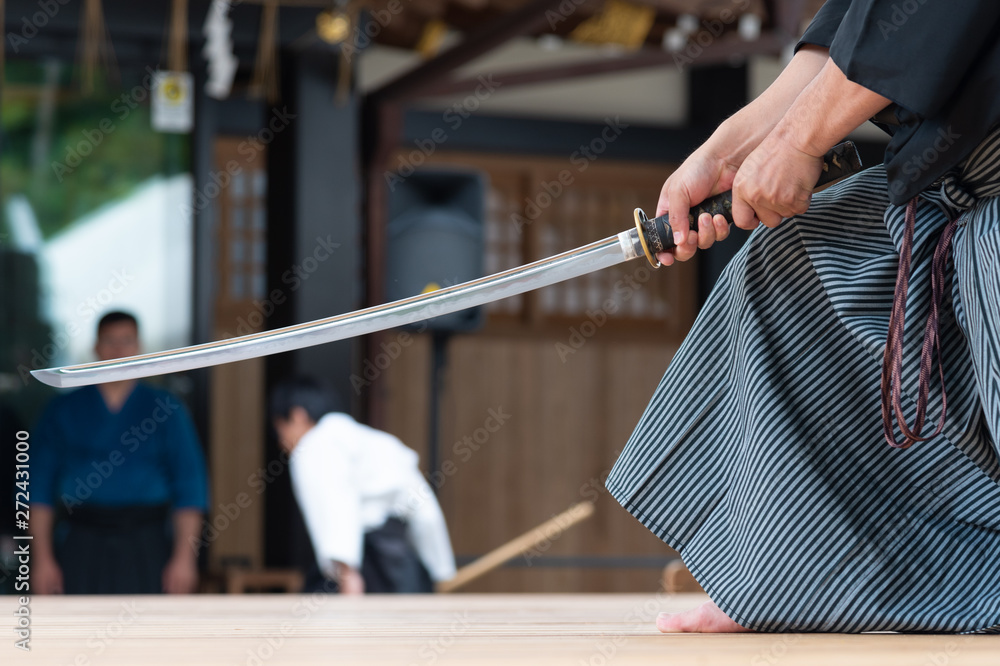日本刀を構える人物 Stock Photo Adobe Stock