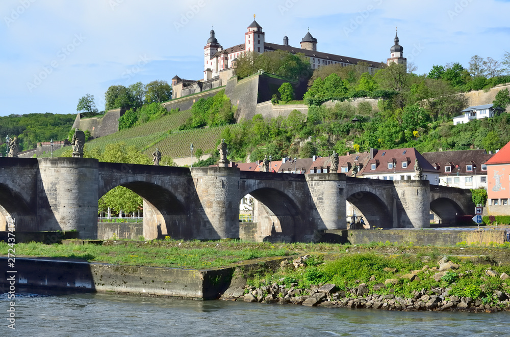 Alte Mainbrücke mit Festung Marienberg, Würzburg
