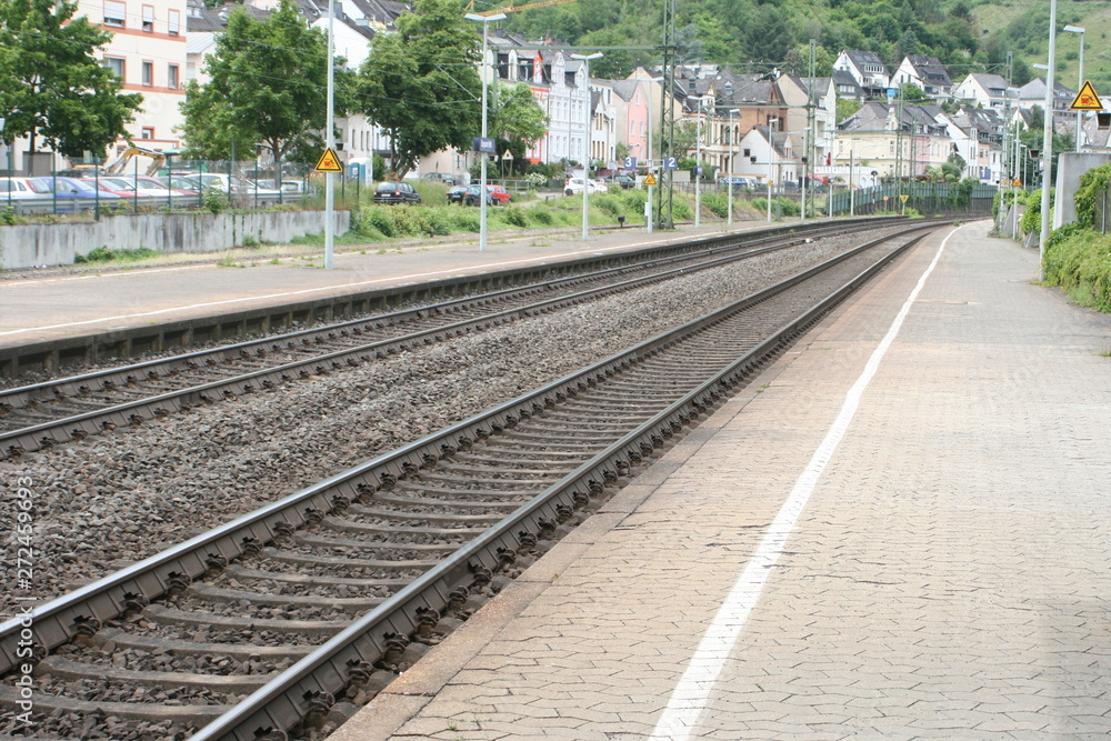 Bahnhof, Bahnsteig