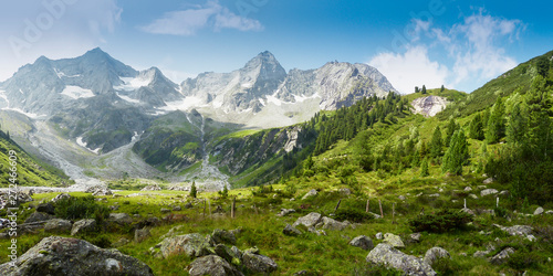 Panoramabild einer Berglandschaft in den österreichischen Alpen © by paul