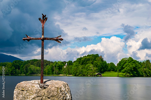 Die Insel Wörth im Staffelsee Mit dem Kreuz © Milan