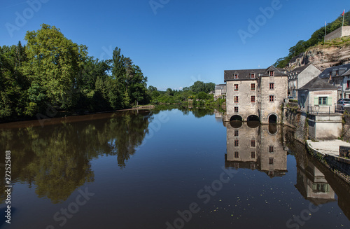 Terrasson-Lavilledieu (Dordogne, France) – Reflets sur la Vézère photo