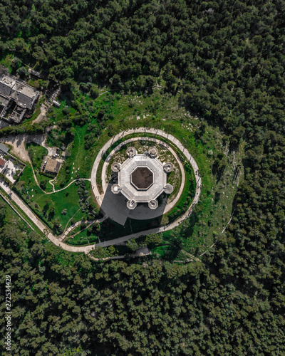 Fotografía castel del monte puglia italy aerial drone castle