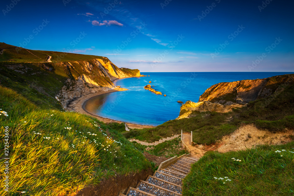 Obraz premium Jurassic coast and Durdle Door in Dorset at sunset