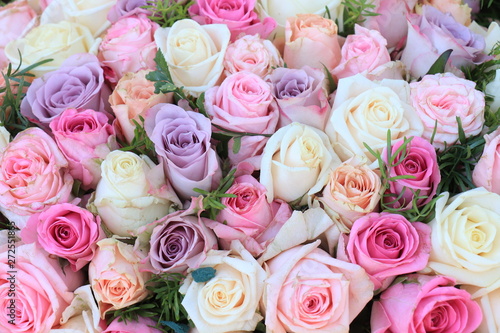 Mixed pink roses