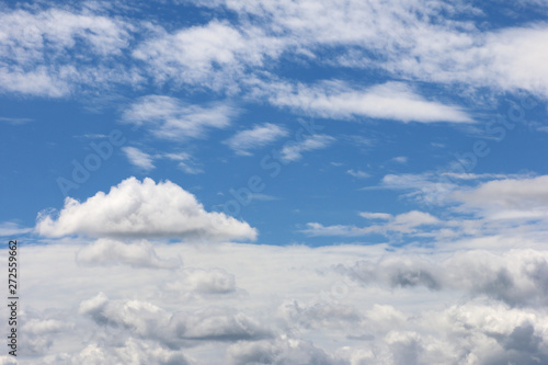 Fototapeta Naklejka Na Ścianę i Meble -  The vast blue sky background and white clouds