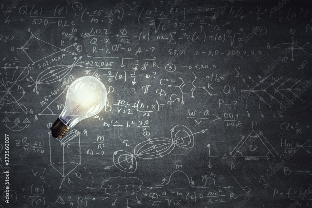 Fototapeta premium Light bulb on chalk board background