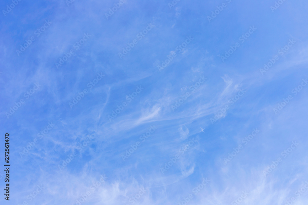 Fototapeta premium tło błękitnego nieba z chmurami