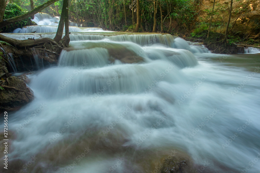 Fototapeta premium Huai Mae Khamin waterfall, Kanchanaburi, Thailand