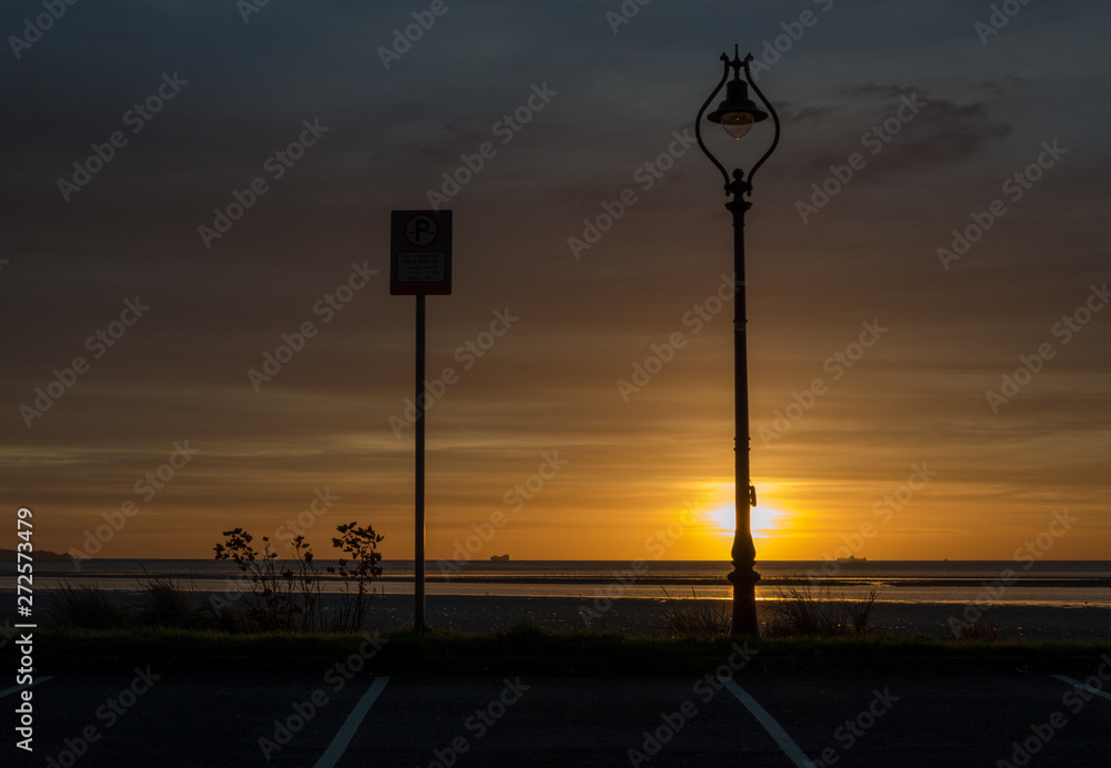 Sunrise with lampost and horizon