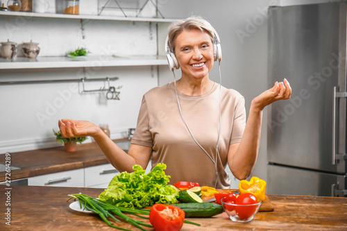 Mature woman listening to m...