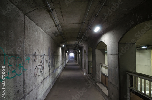 地下道の道